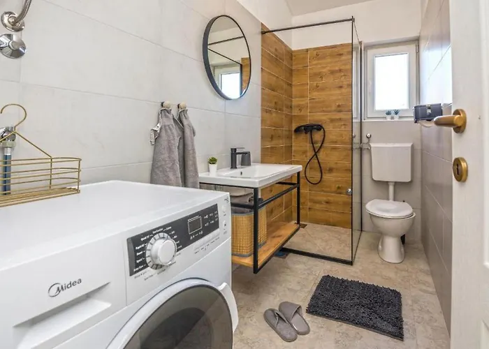 Maar Вилла Нин